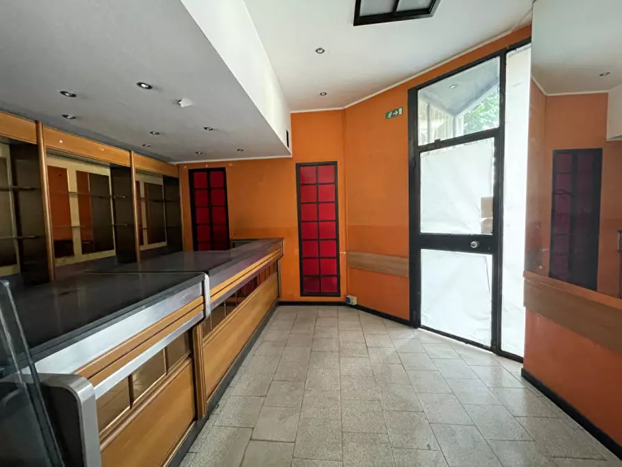 Immagine 6 di Negozio in vendita  in Via Garibaldi 116 a Rho