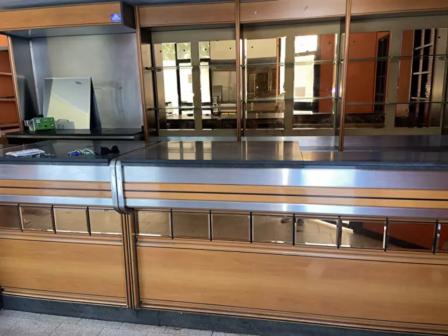 Immagine 9 di Negozio in vendita  in Via Garibaldi 116 a Rho