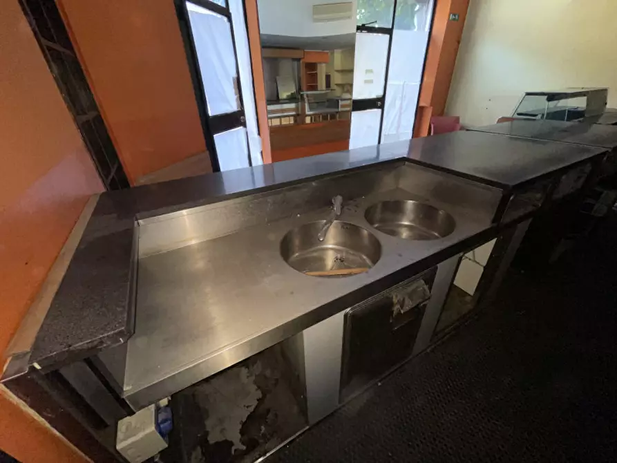 Immagine 13 di Negozio in vendita  in Via Garibaldi 116 a Rho