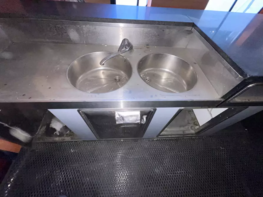 Immagine 14 di Negozio in vendita  in Via Garibaldi 116 a Rho