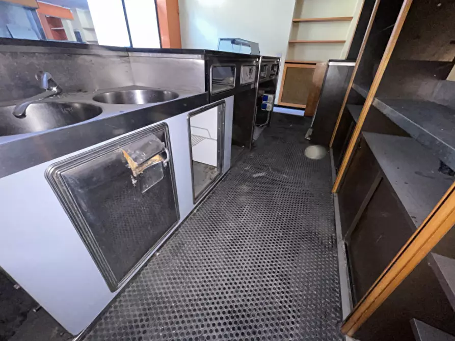 Immagine 15 di Negozio in vendita  in Via Garibaldi 116 a Rho