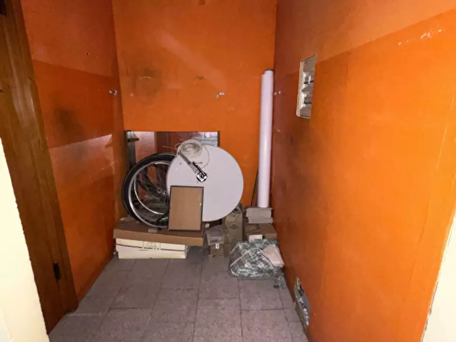 Immagine 26 di Negozio in vendita  in Via Garibaldi 116 a Rho