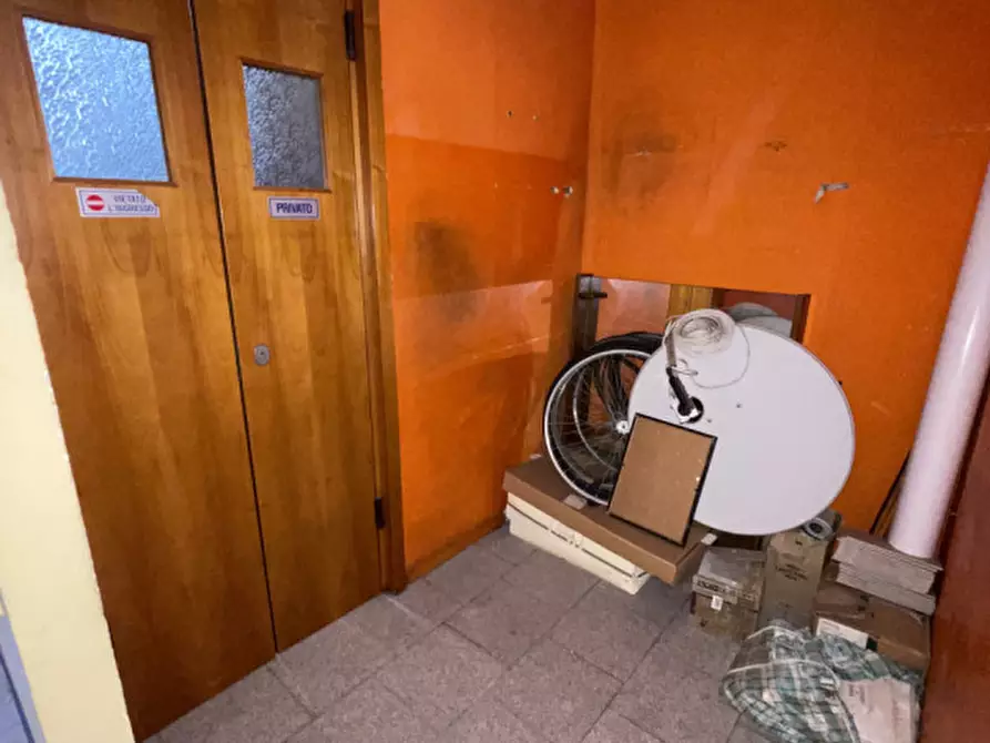 Immagine 27 di Negozio in vendita  in Via Garibaldi 116 a Rho