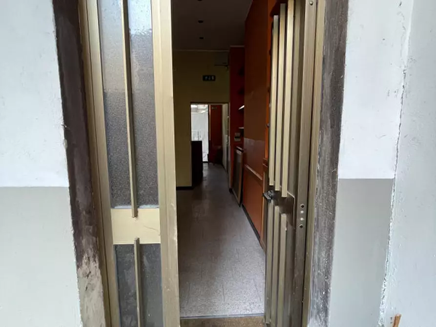 Immagine 32 di Negozio in vendita  in Via Garibaldi 116 a Rho