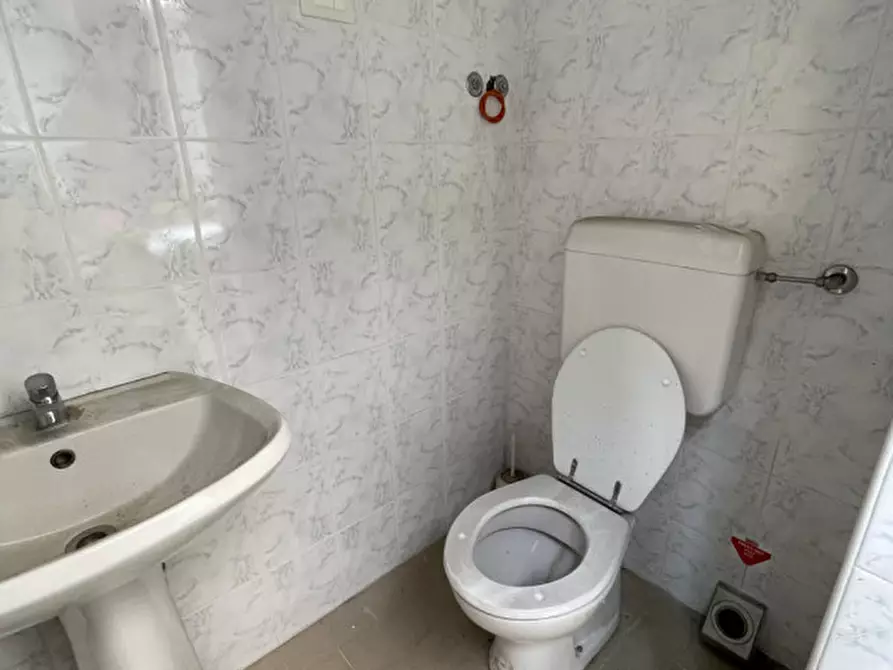 Immagine 38 di Negozio in vendita  in Via Garibaldi 116 a Rho