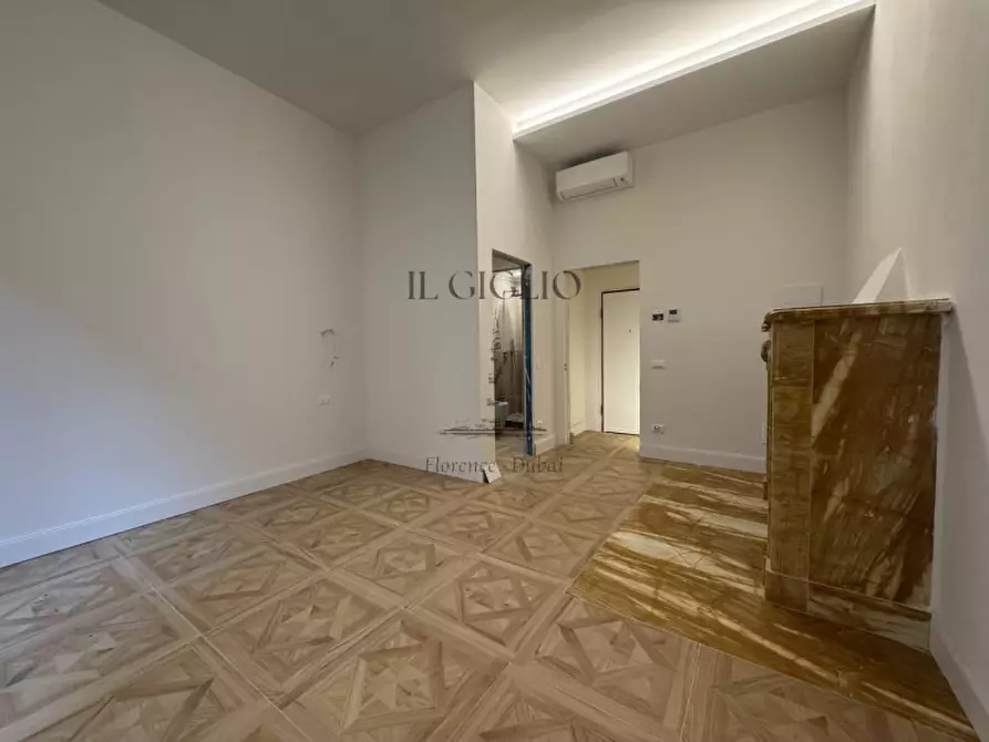 Immagine 9 di Appartamento in vendita  in Via dei Calzaiuoli a Firenze