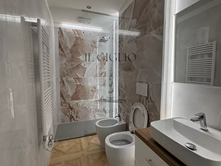 Immagine 12 di Appartamento in vendita  in Via dei Calzaiuoli a Firenze