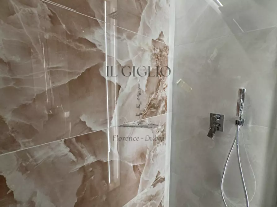 Immagine 13 di Appartamento in vendita  in Via dei Calzaiuoli a Firenze