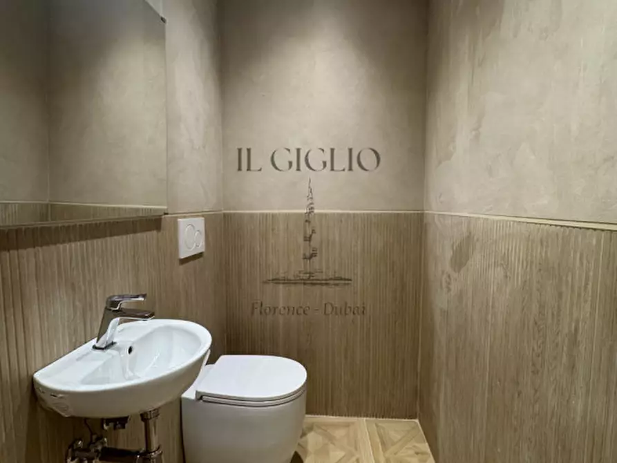 Immagine 19 di Appartamento in vendita  in Via dei Calzaiuoli a Firenze