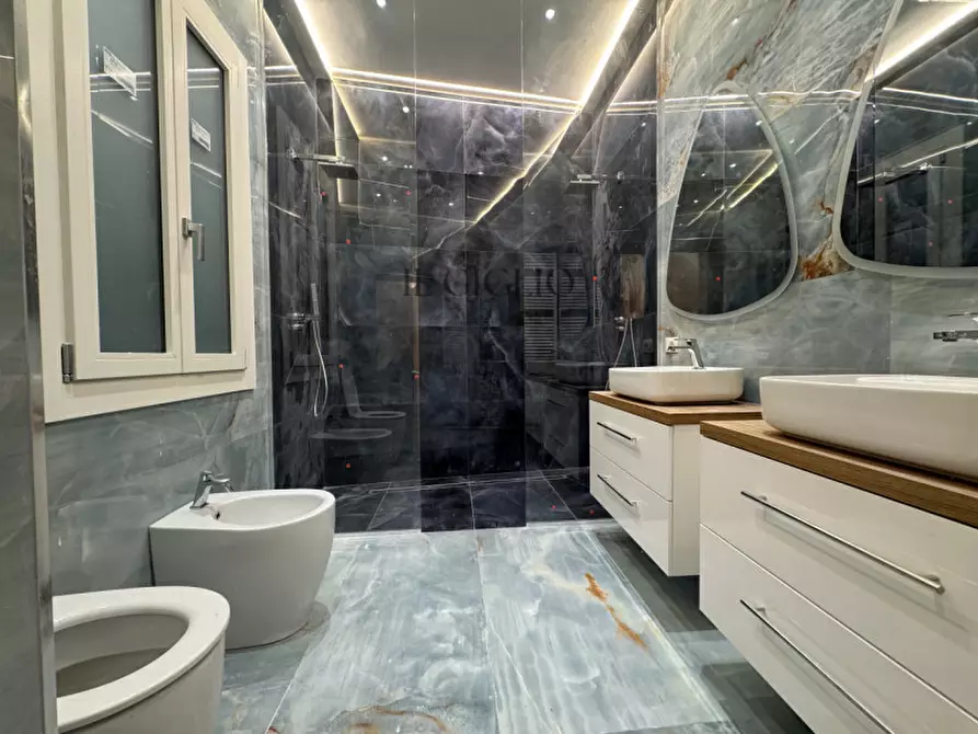 Immagine 30 di Appartamento in vendita  in Via dei Calzaiuoli a Firenze