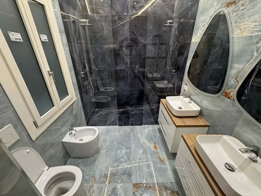 Immagine 31 di Appartamento in vendita  in Via dei Calzaiuoli a Firenze