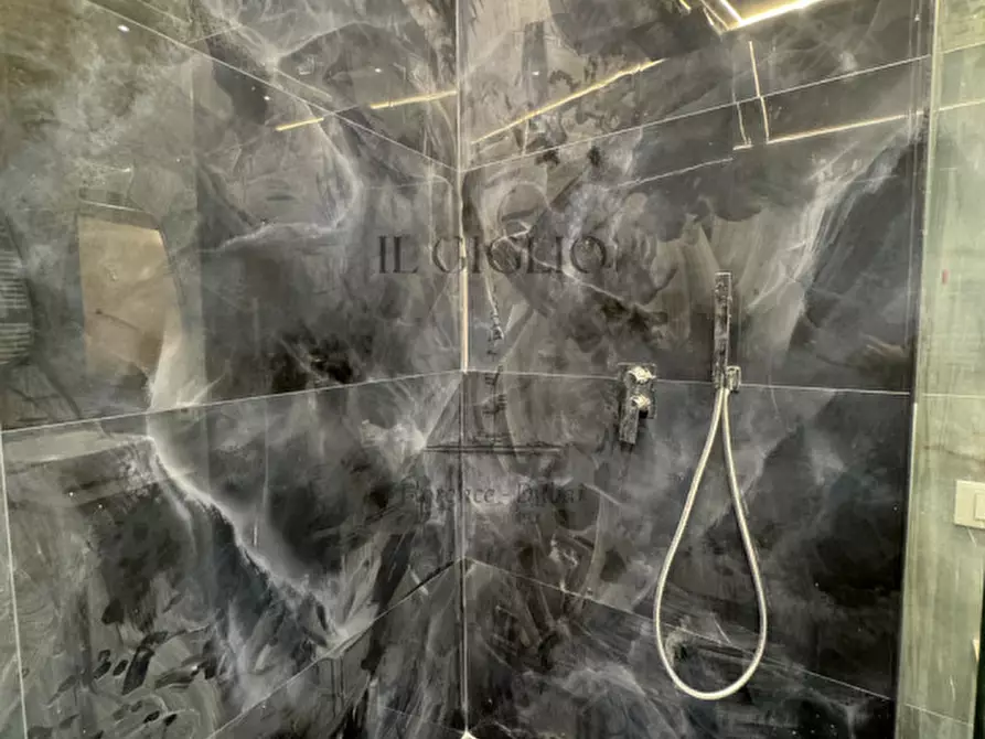 Immagine 32 di Appartamento in vendita  in Via dei Calzaiuoli a Firenze