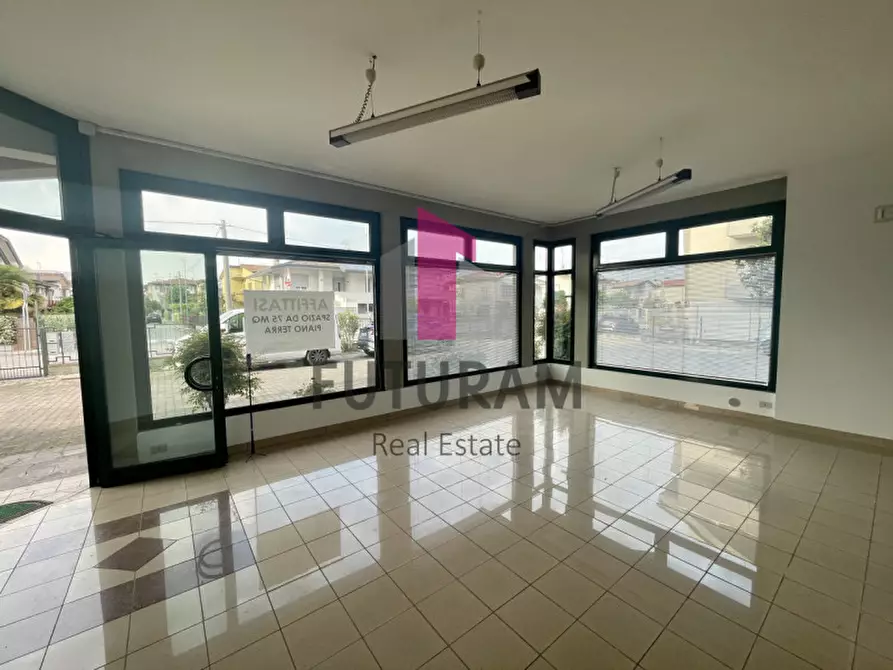 Immagine 26 di Negozio in affitto  in VIA ROMA 1 a Albignasego