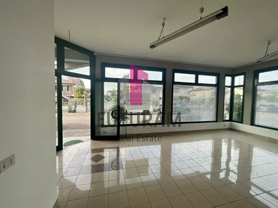 Immagine 27 di Negozio in affitto  in VIA ROMA 1 a Albignasego