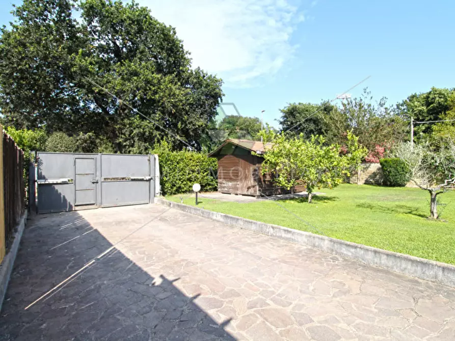 Immagine 35 di Appartamento in vendita  in Via della Cacciuta a Roma