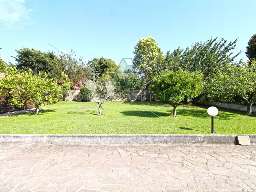 Immagine 36 di Appartamento in vendita  in Via della Cacciuta a Roma