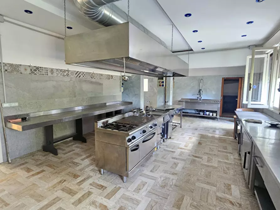 Immagine 5 di Attività commerciale in vendita  a Teolo