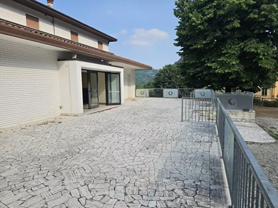 Immagine 8 di Attività commerciale in vendita  a Teolo