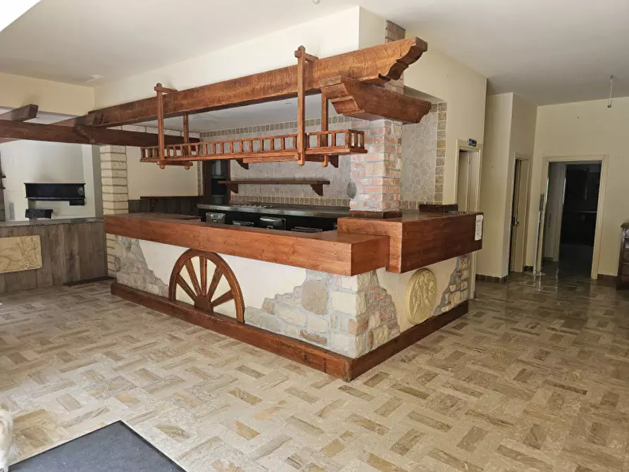 Immagine 10 di Attività commerciale in vendita  a Teolo