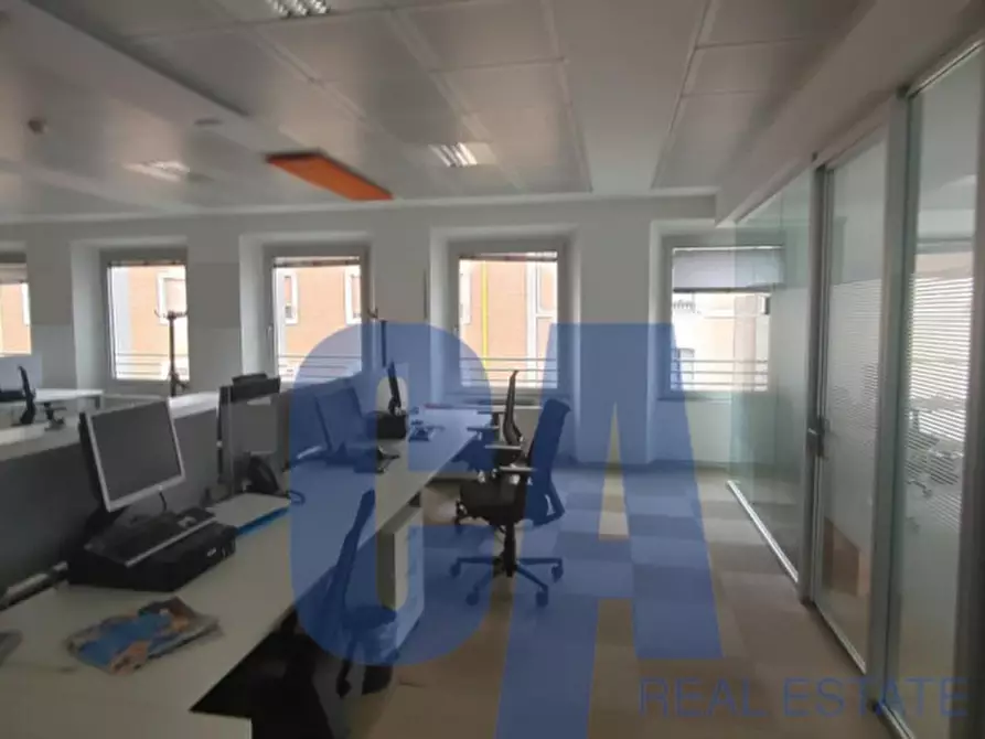 Immagine 3 di Ufficio in affitto  in VIA VITTOR PISANI a Milano