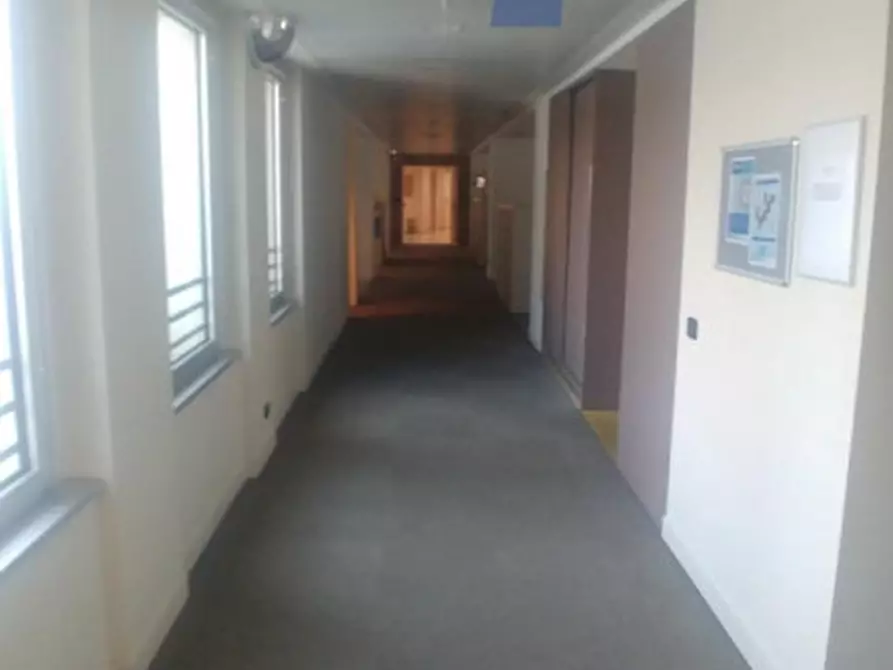 Immagine 18 di Ufficio in affitto  in VIA VITTOR PISANI a Milano