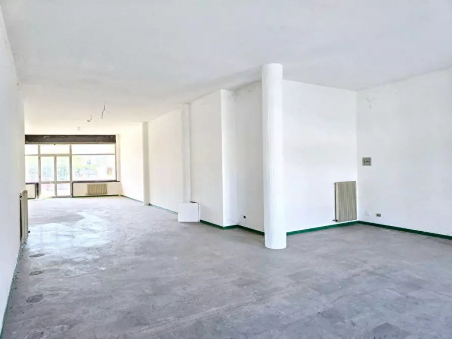 Immagine 3 di Negozio in vendita  in Via Ugo la Malfa, 31058 Susegana TV, Italia a Susegana