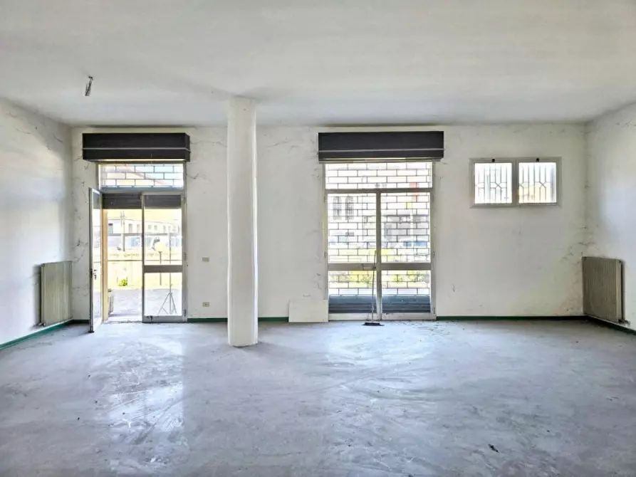 Immagine 5 di Negozio in vendita  in Via Ugo la Malfa, 31058 Susegana TV, Italia a Susegana