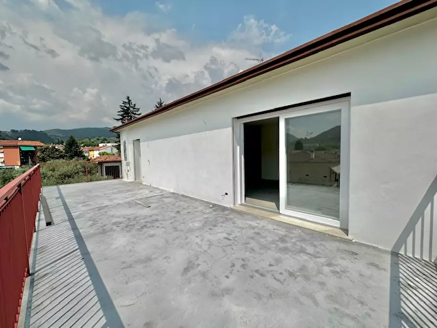 Immagine 1 di Appartamento in vendita  in Via Gratarolo a Salò