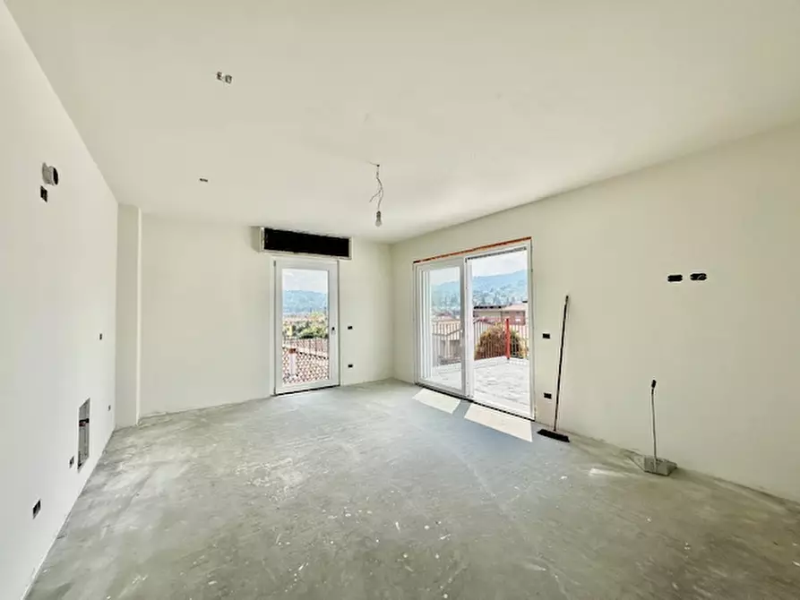 Immagine 6 di Appartamento in vendita  in Via Gratarolo a Salò