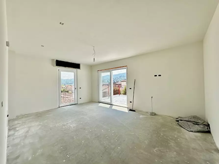 Immagine 7 di Appartamento in vendita  in Via Gratarolo a Salò