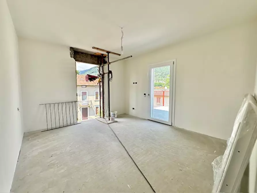 Immagine 4 di Appartamento in vendita  in Via Gratarolo a Salò
