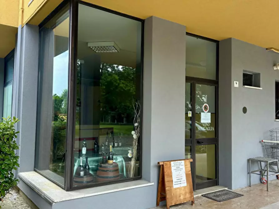 Immagine 1 di Negozio in vendita  in Via Abramo Lincoln a Este