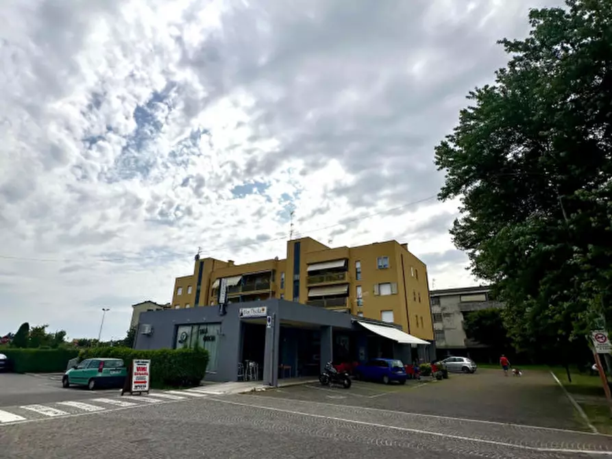 Immagine 3 di Negozio in vendita  in Via Abramo Lincoln a Este