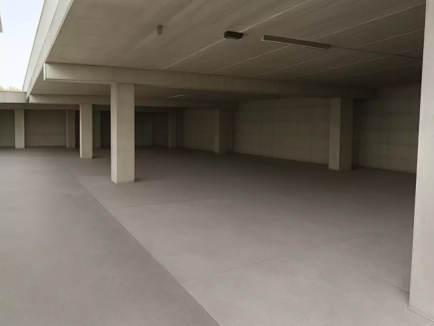 Immagine 3 di Magazzino in vendita  in Viale Lunigiana 9 a Aulla