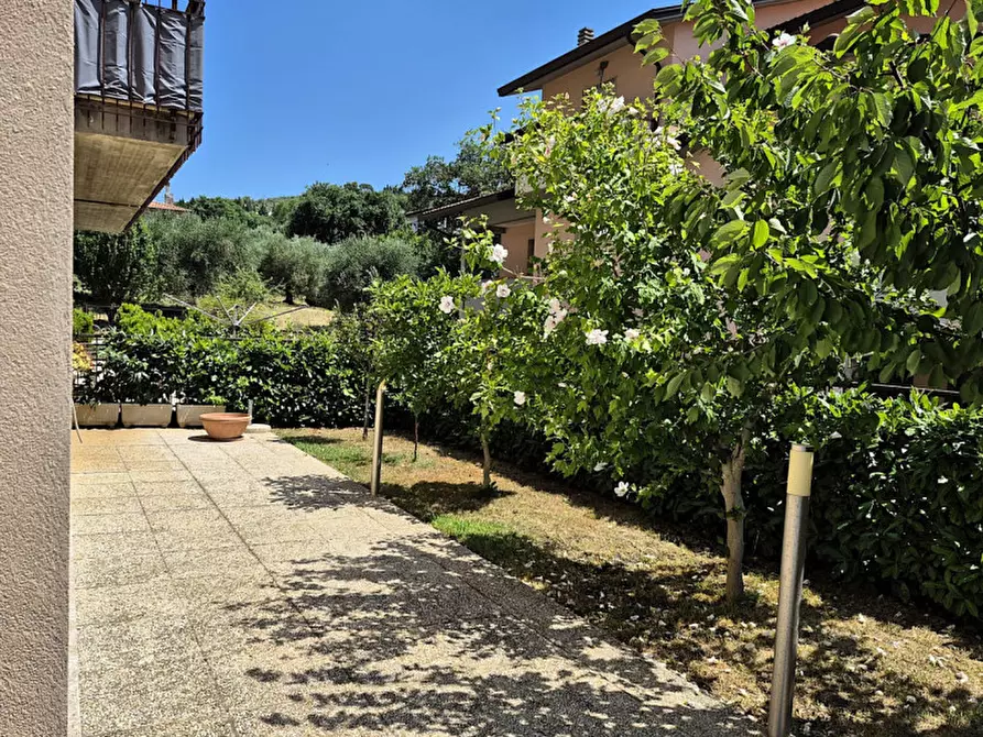 Immagine 2 di Appartamento in vendita  in Via Ezio Vignoli a Passignano Sul Trasimeno