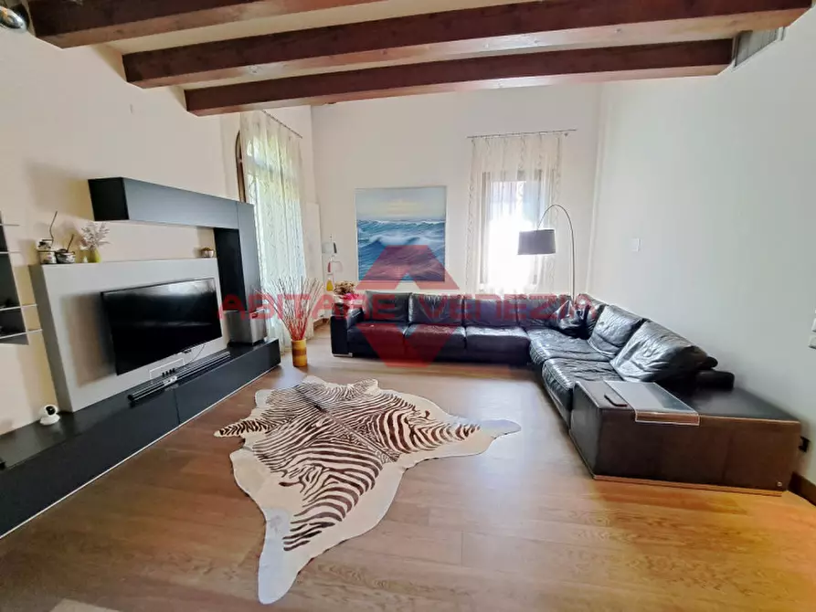 Immagine 2 di Appartamento in vendita  in Campo Stringari a Venezia