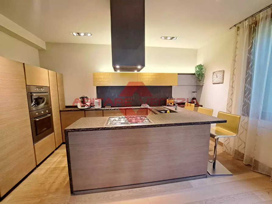 Immagine 5 di Appartamento in vendita  in Campo Stringari a Venezia