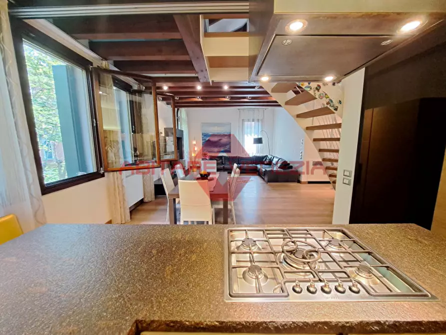 Immagine 6 di Appartamento in vendita  in Campo Stringari a Venezia