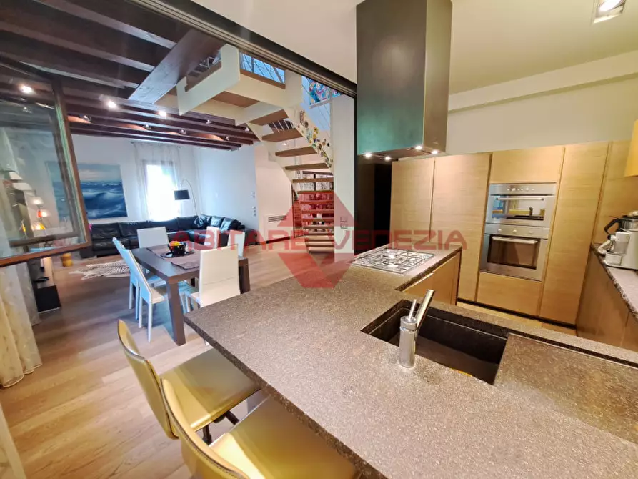 Immagine 7 di Appartamento in vendita  in Campo Stringari a Venezia