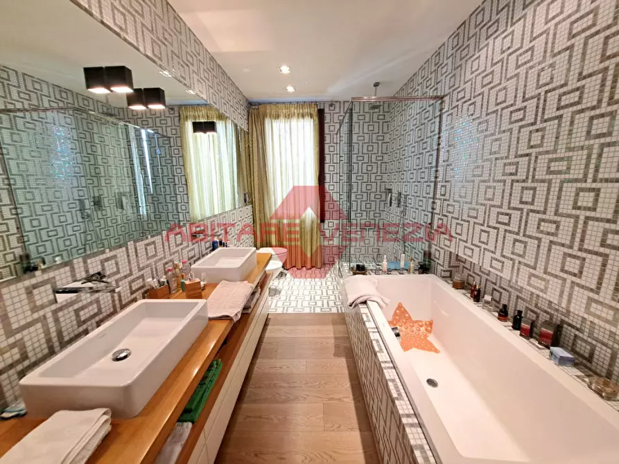 Immagine 9 di Appartamento in vendita  in Campo Stringari a Venezia