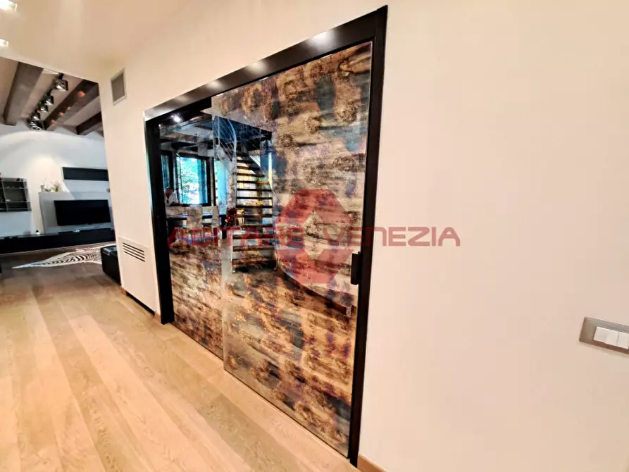 Immagine 10 di Appartamento in vendita  in Campo Stringari a Venezia