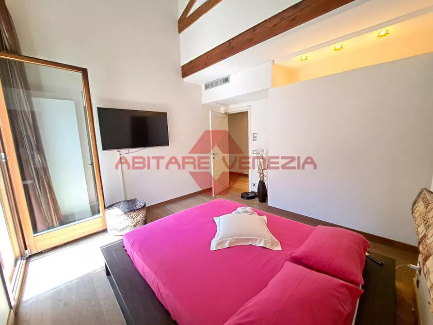 Immagine 12 di Appartamento in vendita  in Campo Stringari a Venezia