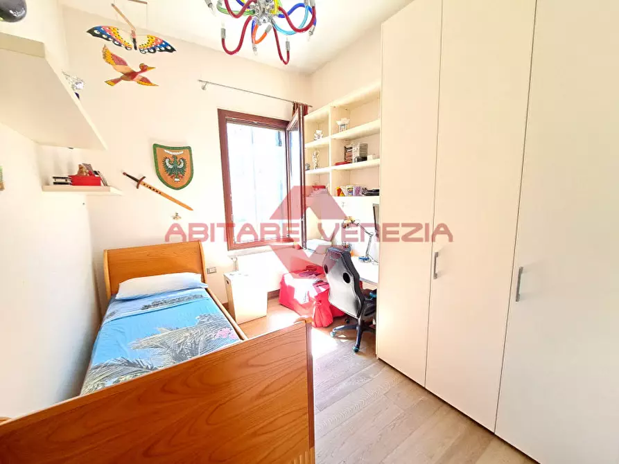 Immagine 14 di Appartamento in vendita  in Campo Stringari a Venezia