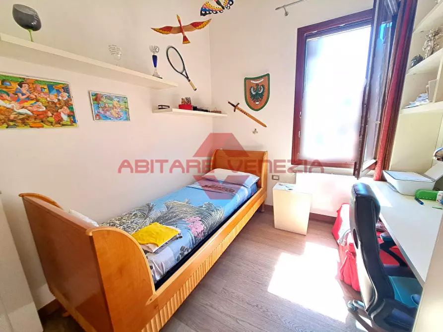 Immagine 15 di Appartamento in vendita  in Campo Stringari a Venezia