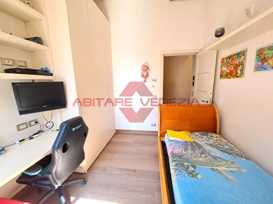 Immagine 16 di Appartamento in vendita  in Campo Stringari a Venezia