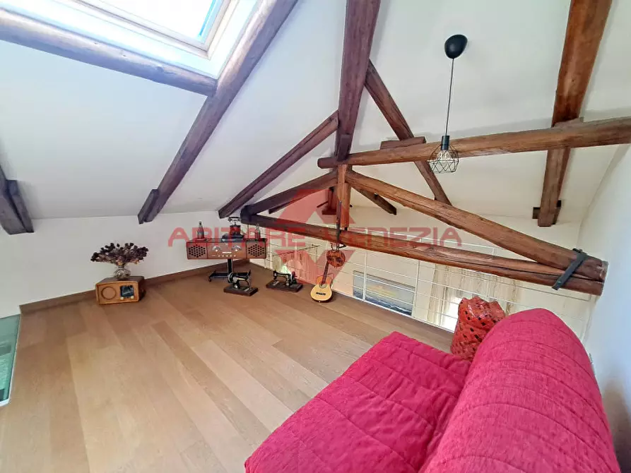 Immagine 19 di Appartamento in vendita  in Campo Stringari a Venezia