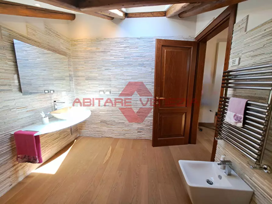 Immagine 24 di Appartamento in vendita  in Campo Stringari a Venezia