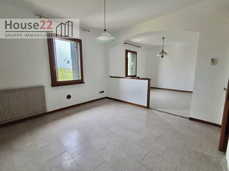 Immagine 5 di Appartamento in vendita  in Strada Postumia 226 a Vicenza