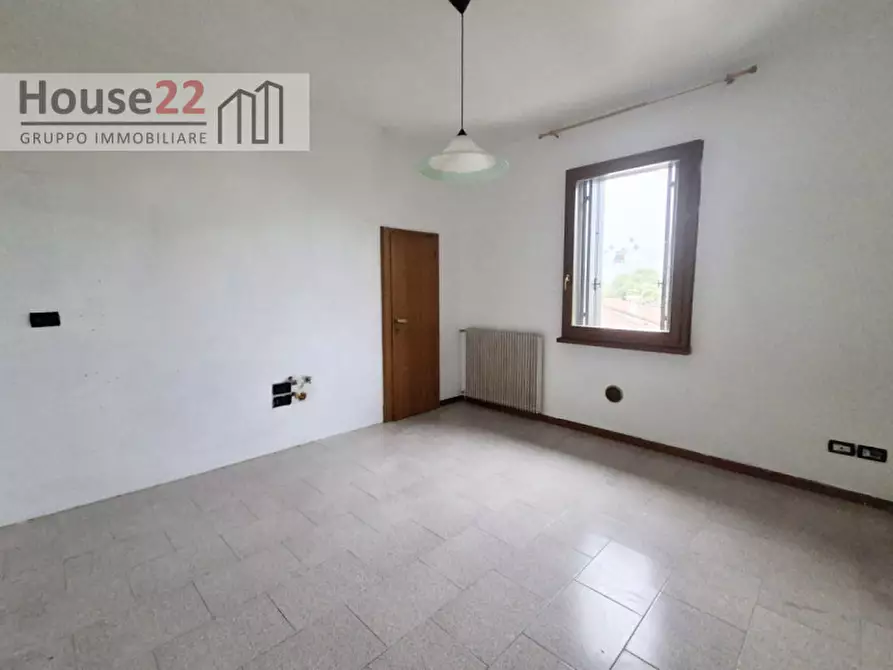 Immagine 8 di Appartamento in vendita  in Strada Postumia 226 a Vicenza