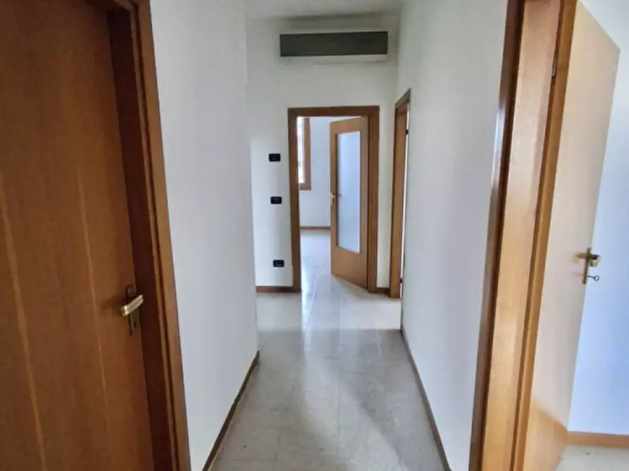 Immagine 9 di Appartamento in vendita  in Strada Postumia 226 a Vicenza